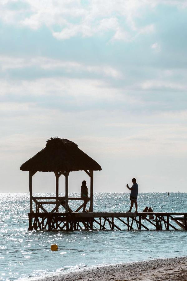 Outrigger Mauritius Beach Resort Bel Ombre Exterior foto